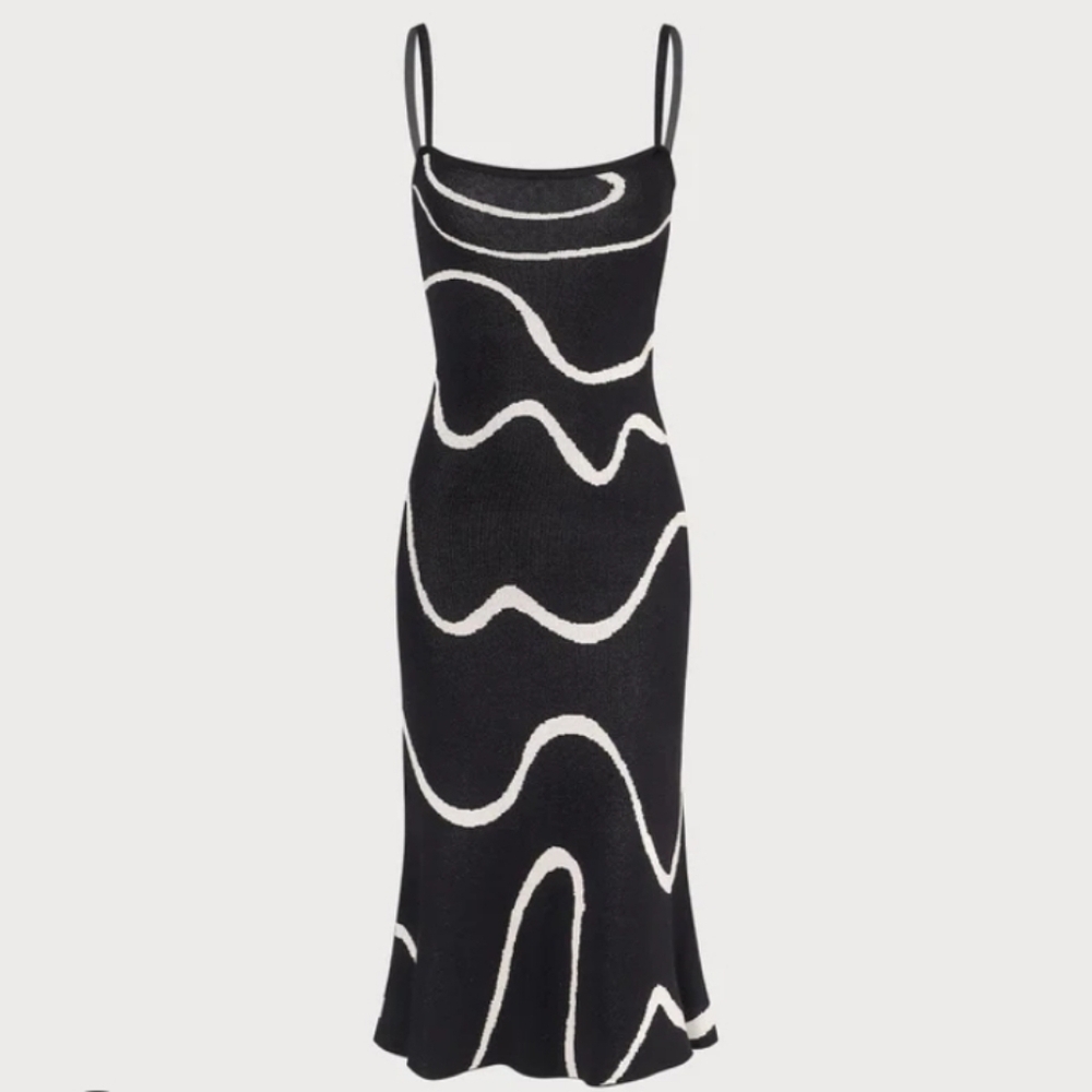 Rihoas Wave Knit Dress w Mermaid Hem Spaghetti Strap In Classic Black Cream S